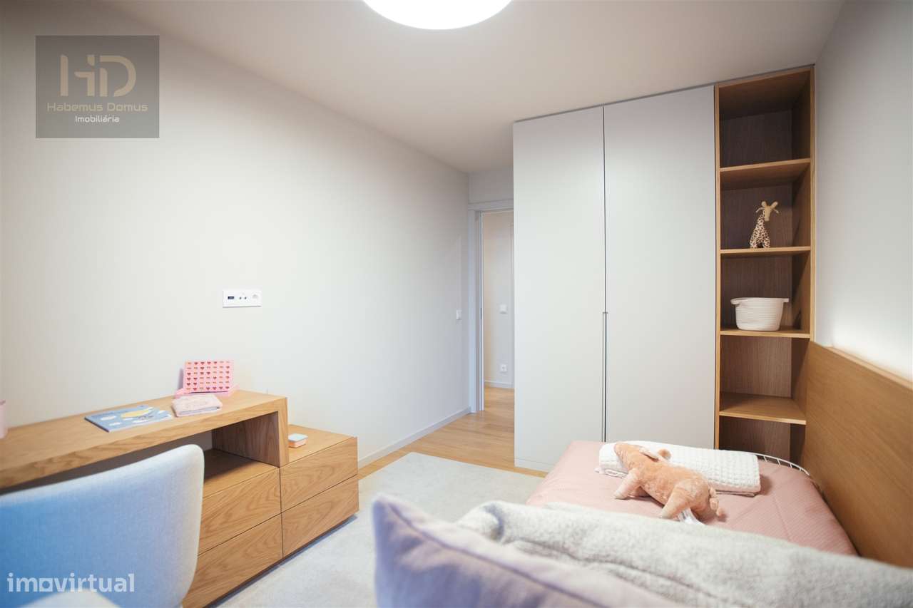 Apartamento T4 com vistas de mar e rio-18