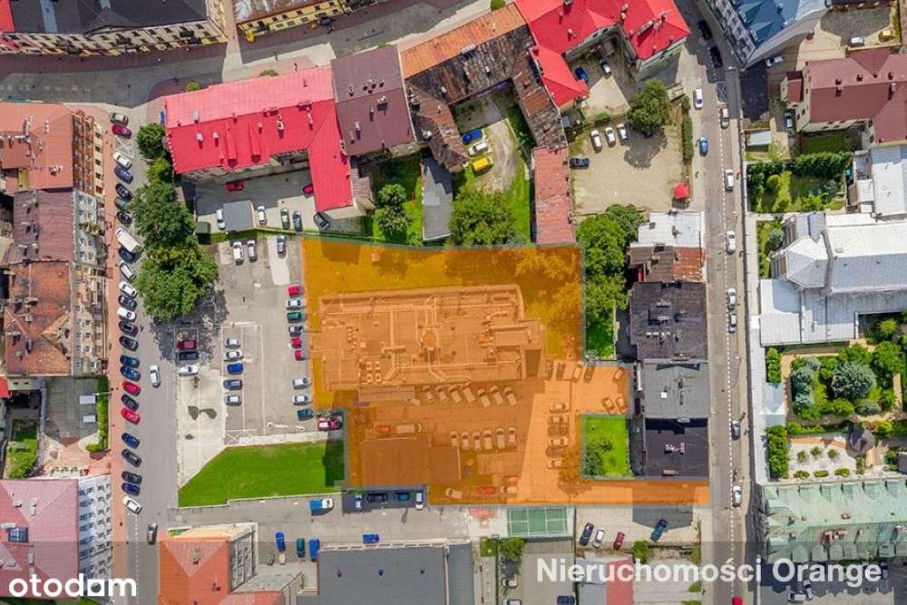 Duży budynek w centrum miasta, w pobliżu Rynku-2