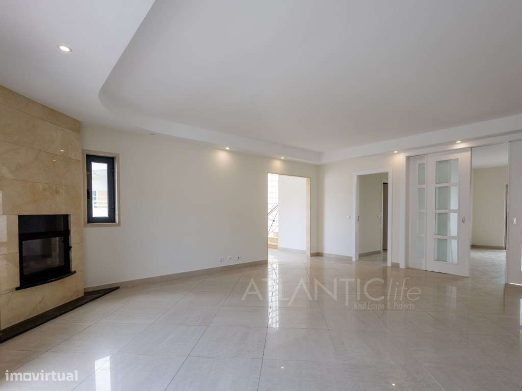 Moradia T3 Amadora com Excelentes Áreas e Espaço Exterior - Grande imagem: 4/41