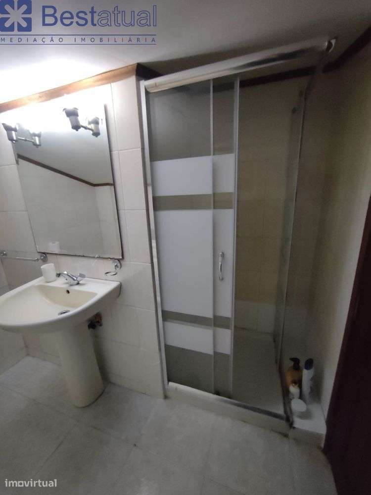 Moradia T4  C/Sótão + 1 Habitação T 3 - J/MC Donalds-58