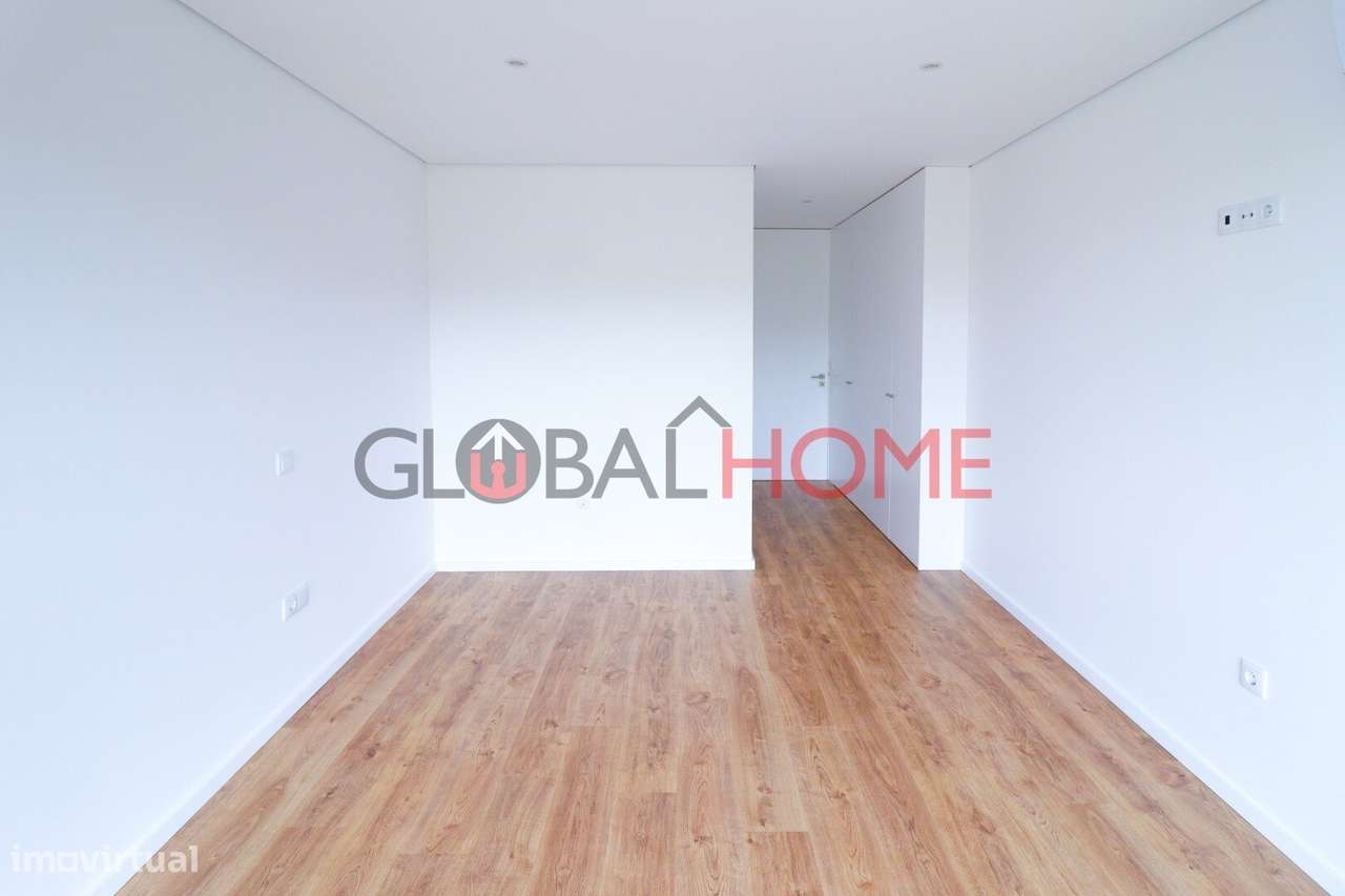 Moradia T3 Nova com Terraço e Piscina em São Pedro da Cova-53