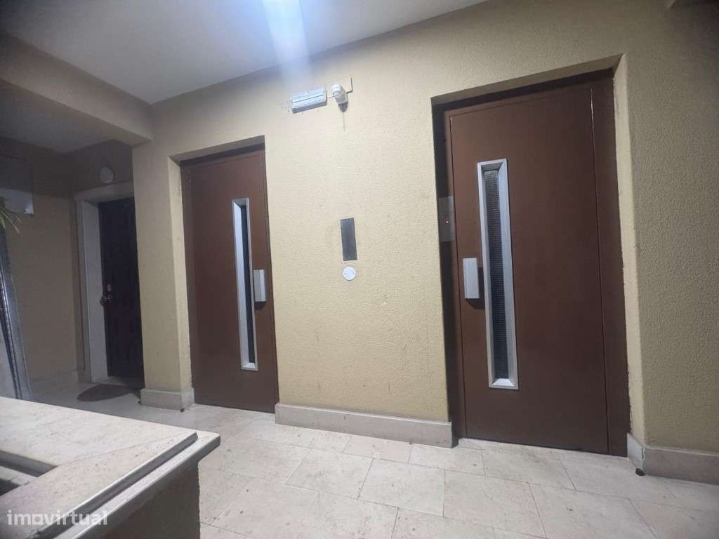 APARTAMENTO T3 - NA RUA CORREIA GARÇÃO - ODIVELAS-36