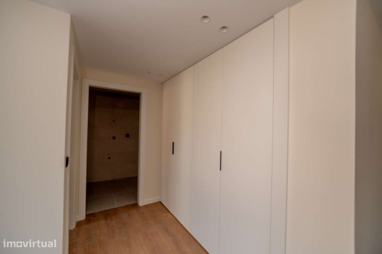 T1 "Novo" com Garagem, em Prédio com Elevador - Centro! - Grande imagem: 2/11