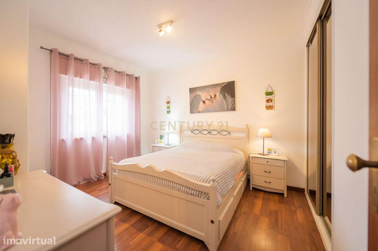 Propriedade com duas moradias geminadas-16