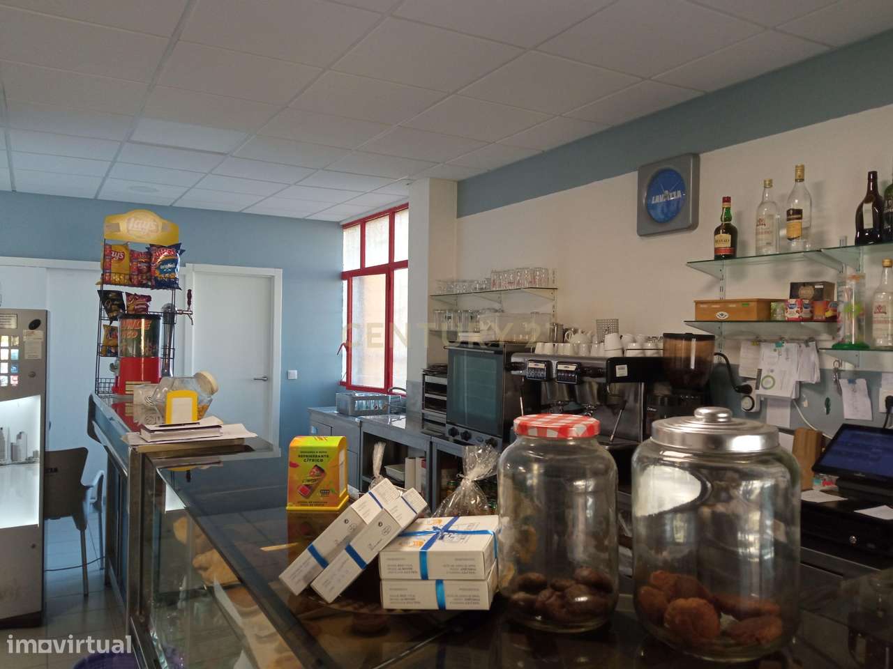 INVESTIDOR -  Trespasse de Pastelaria e cafetaria em pleno funcionamen-12