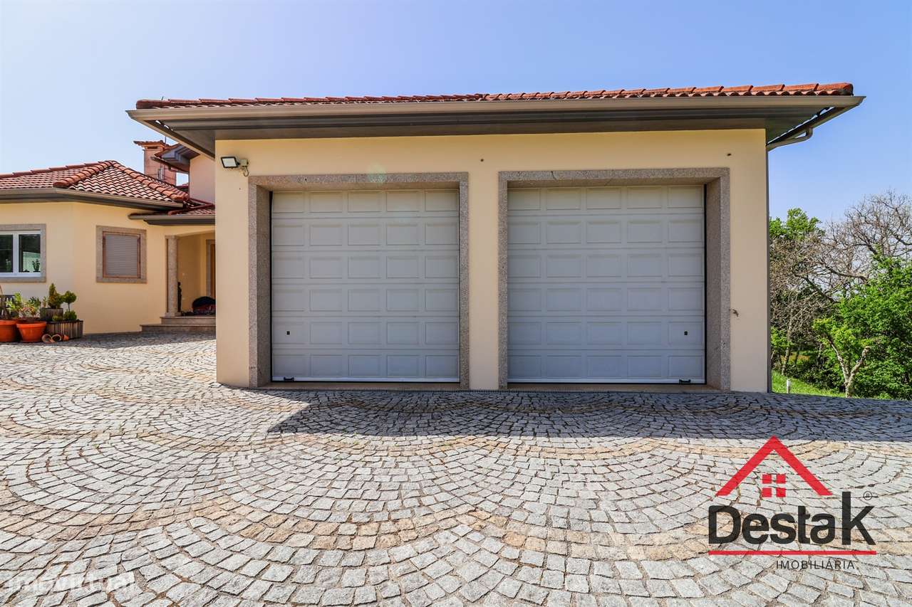 Fantástica Moradia isolada V4 em Lordosa, Viseu-46