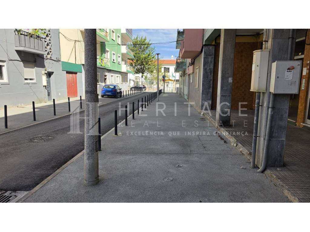 Garagem Box de 18 m² à Venda no Barreiro | Excelente Localização e ...-10