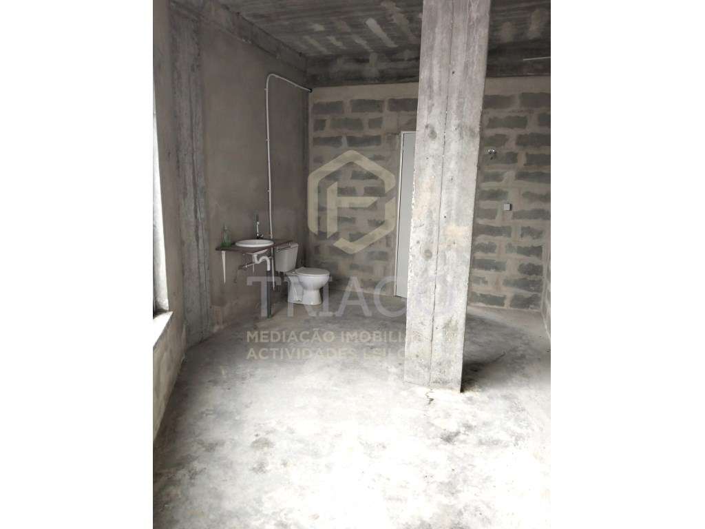 Armazém/ Arrecadação com Casa de Banho - Grande imagem: 3/5