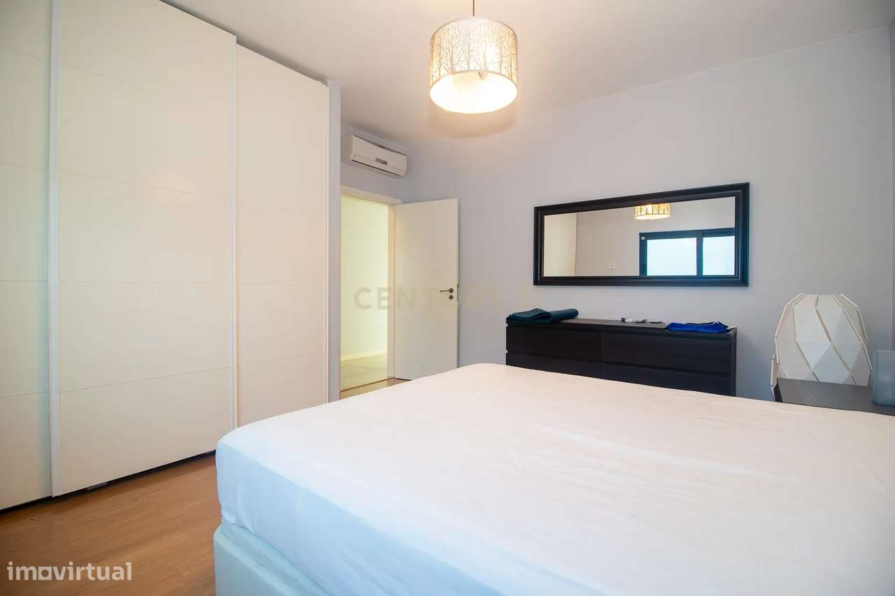 Viva o Luxo à Beira-Mar: Moradia Espetacular T5 com Piscina na Deslumb-18