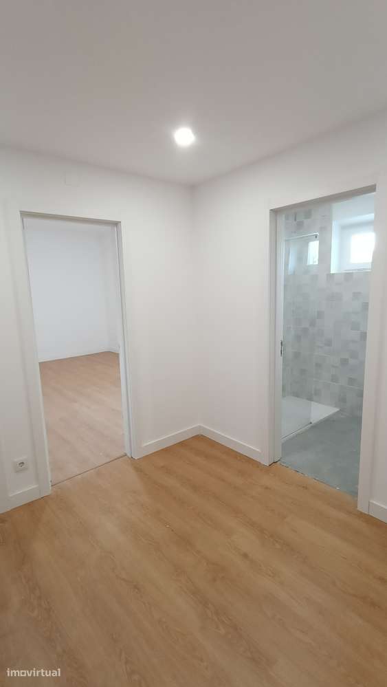 T3 c/ 3 frentes, localizado no Montijo, c/ 3 varandas - remodelado-12