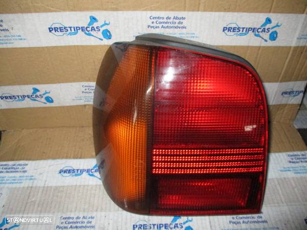 Farol Tras 6N0945095B VW POLO 1996 3/5P ESQ HELLA - 1