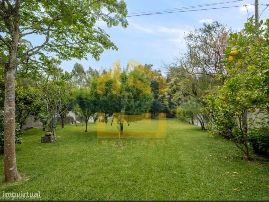 Moradia T4 de 4 Frentes Renovada inserida num lote de 1450m2 | Laún...-43