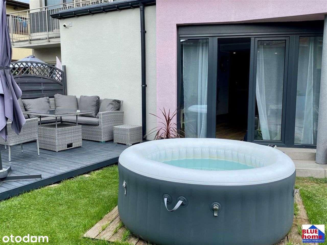 Dom z świetnej lokalizacj z tarasem i garażem.-8