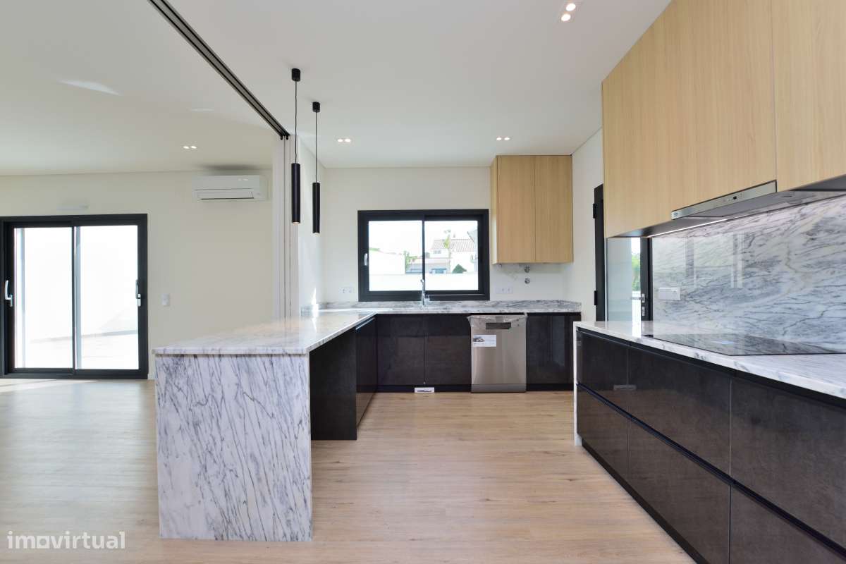 Moradia T4 c/ Certificação Energética A+ | Aveiras de Cima-23