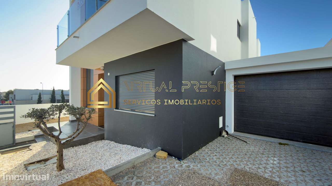 Moradia T4 moderna na Charneca da Caparica com piscina, jardim e ga...-32