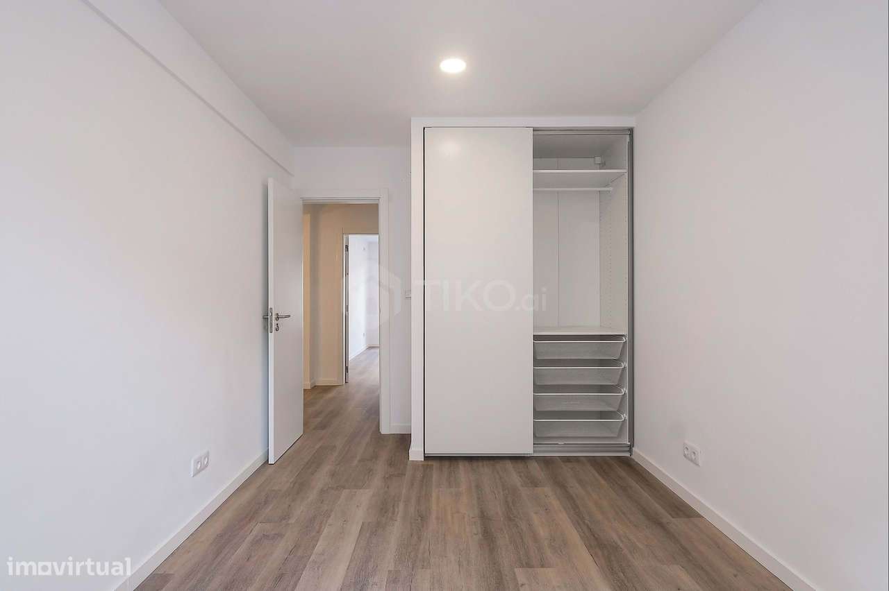 APARTAMENTO T3  – 100 m²  COMPLETAMENTE RENOVADO - Grande imagem: 3/28