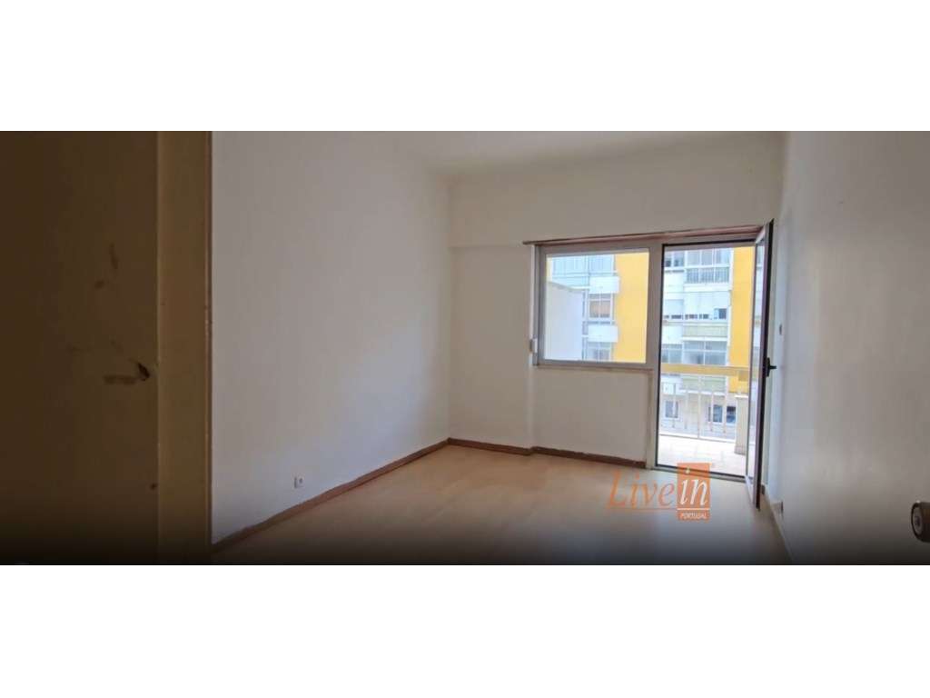 Apartamento T2 em Remodelação com Varanda em Oeiras - Grande imagem: 5/11