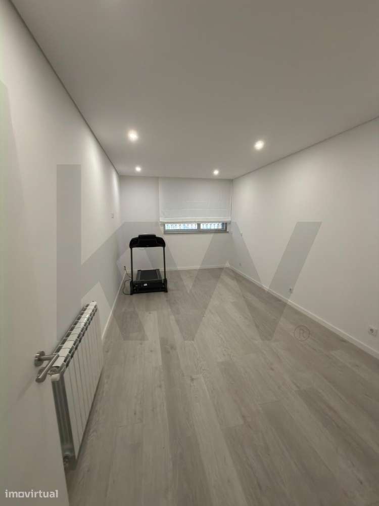 EXCELENTE APARTAMENTO T3 , COM TERRAÇO, PARA VENDER EM SANTIAGO-5