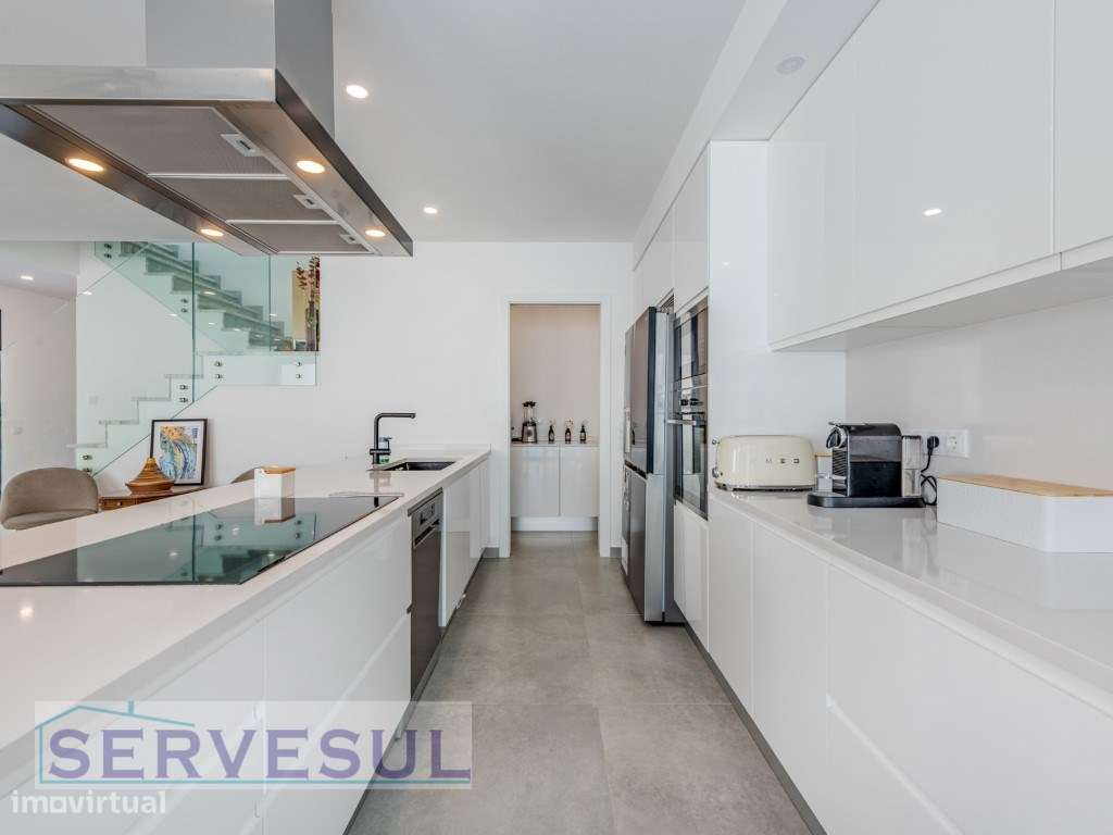 Moradia Moderna Geminada composta por 4 quartos e piscina privada, ...-6