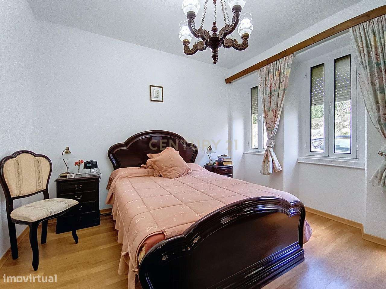 Moradia T5 + Anexo T1 com elevado potencial de rentabilização em Ponta - Grande imagem: 4/44