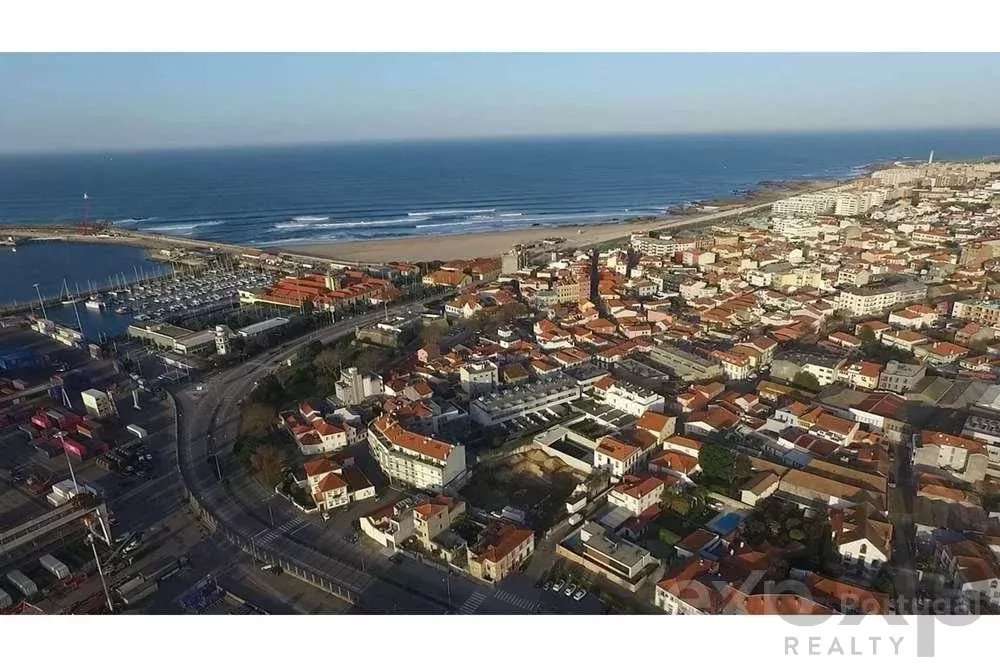 Moradia T3 com 3 suites com 364m² e 214m² de espaço exterior em Leça d - Grande imagem: 5/54