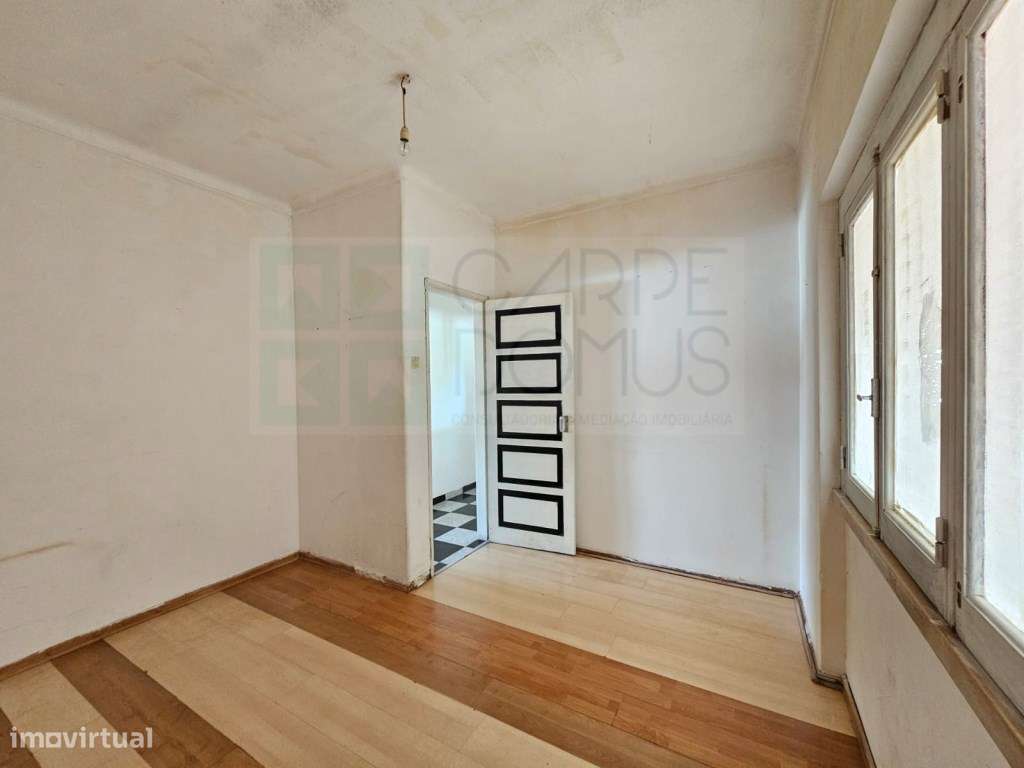 Prédio com Comércio e 2 apartamentos, em Mem Martins, Sintra-27