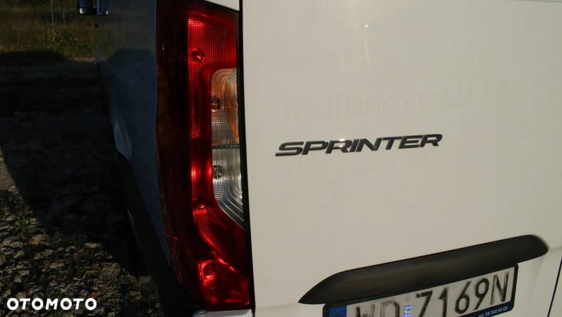 Mercedes-Benz Sprinter - 14