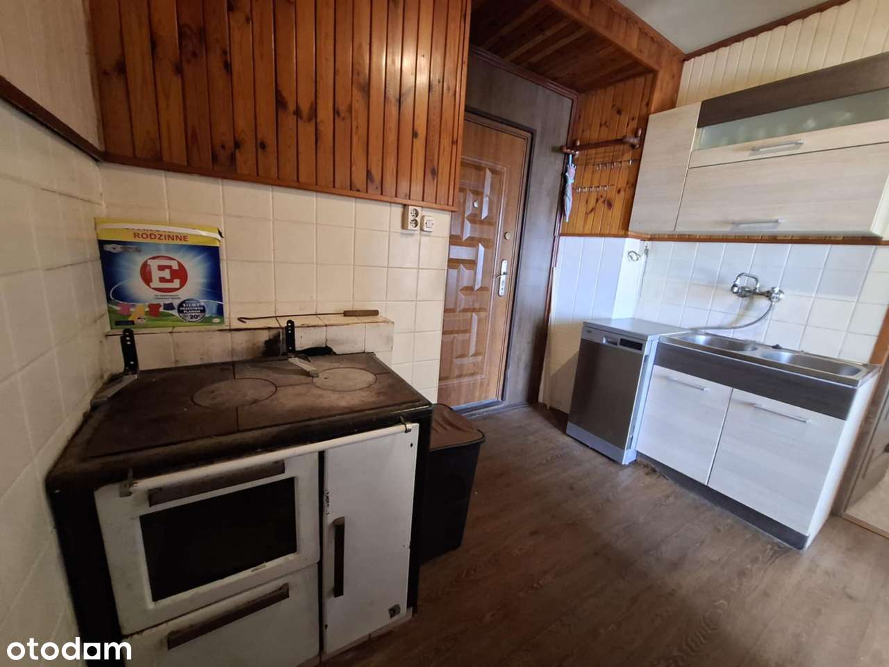 Mieszkanie dwupokojowe, pierwsze piętro w kamienicy. Polecam!-8