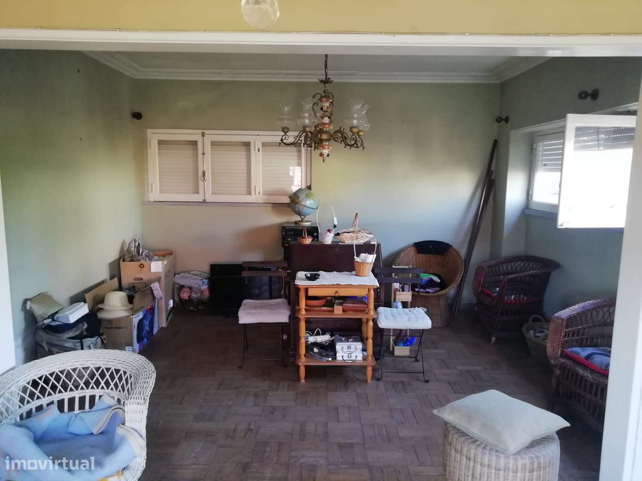 Moradia térrea para venda na Amoreira com muito potencial.-11