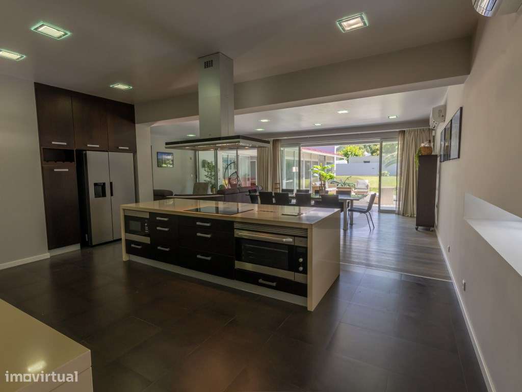 Moradia Térrea de Luxo com 4 Suites e AL de Alta Rentabilidade - Grande imagem: 5/29