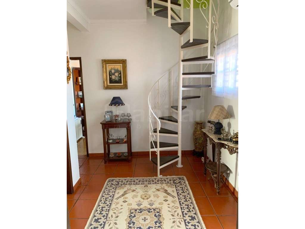 Moradia T5 + 2 C/ Quintal e Sótão-12