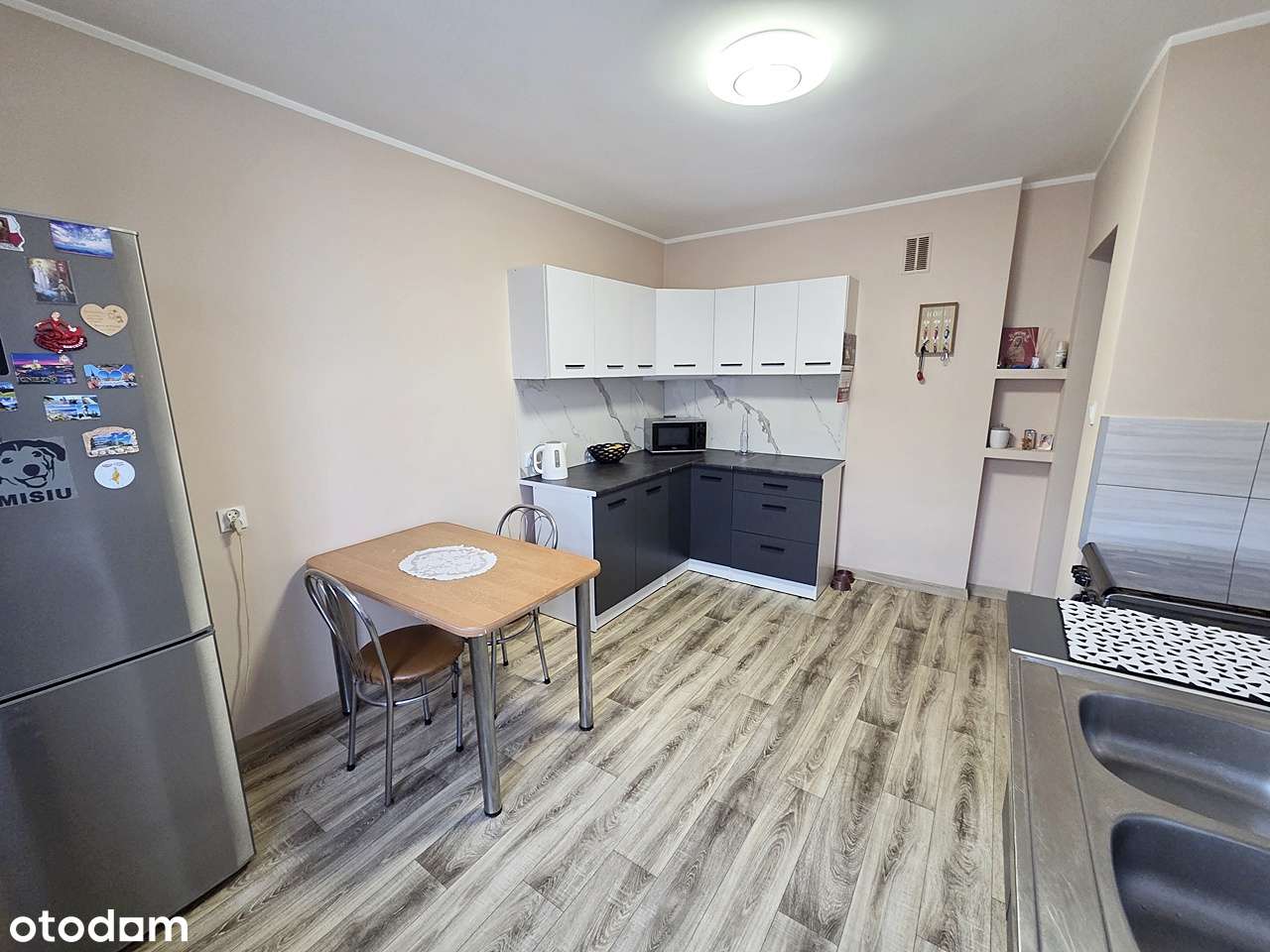 Z balkonem i budynkiem gospodarczym-8