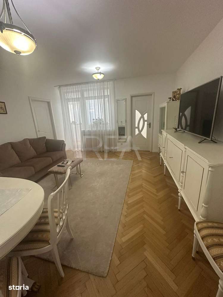 Apartament 3 camere Sala Palatului +pod , aporape de metrou