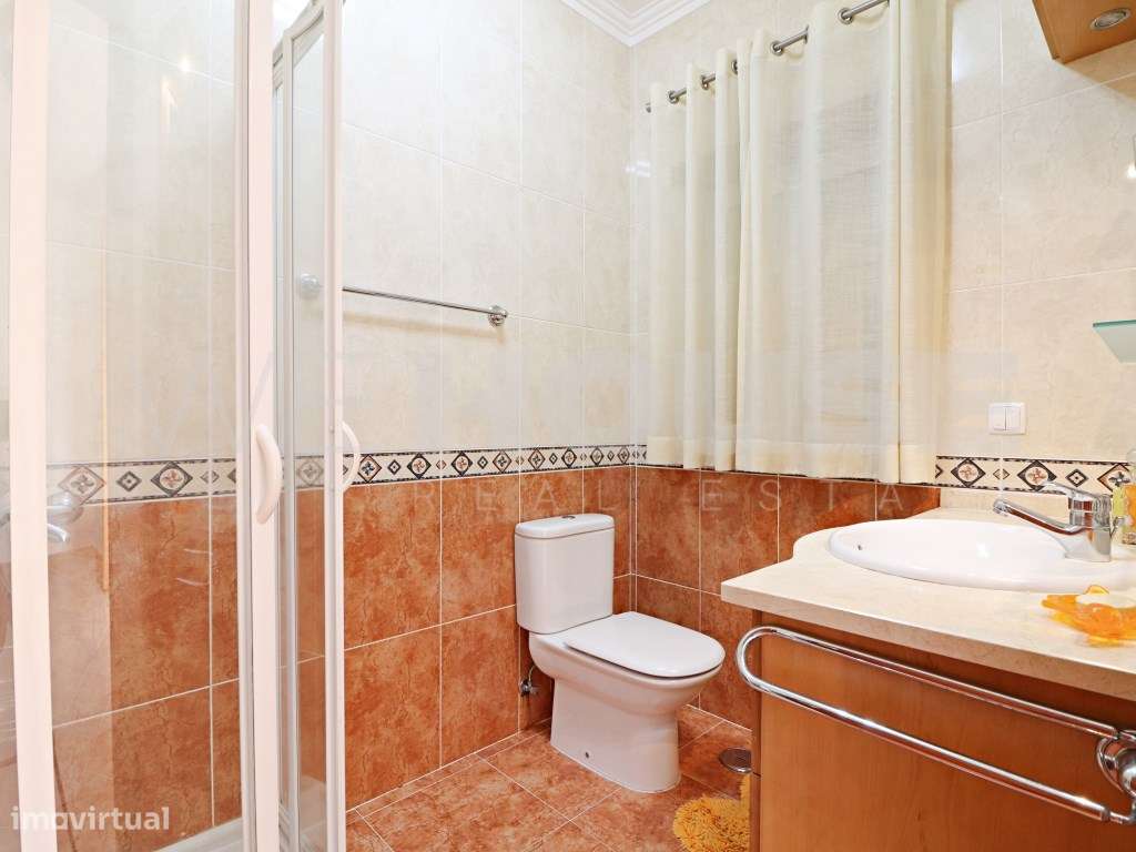 Moradia T4 com 280 m2, inserida em terreno com 2500 m2 em Palmela-57