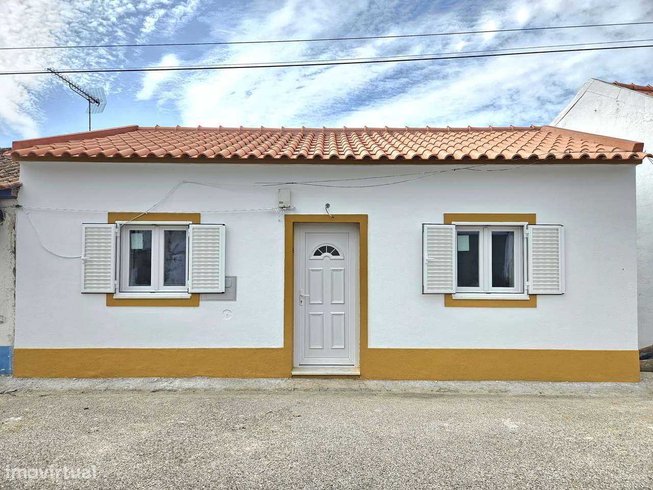 Moradia T2 com terraço, jardim e cave em Abrantes - Grande imagem: 4/16