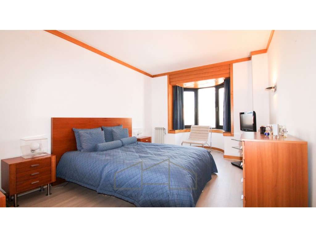 Apartamento T4 nas Torres das Amoreiras-32