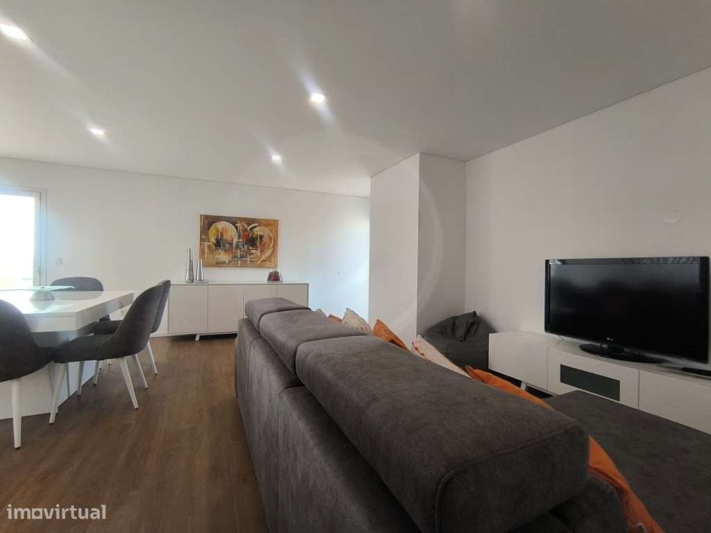 Apartamento T2 com Terraço e Vistas de Mar nas Caxinas - Grande imagem: 5/34