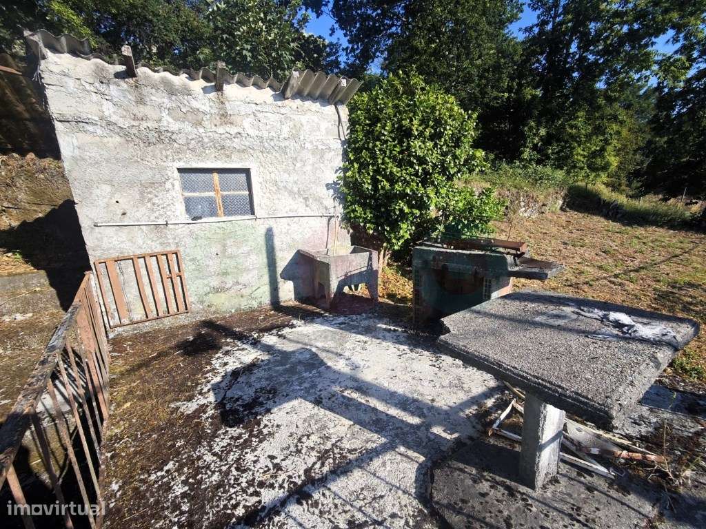 Moradia T3 com terreno em Vilar de Cunhas-20