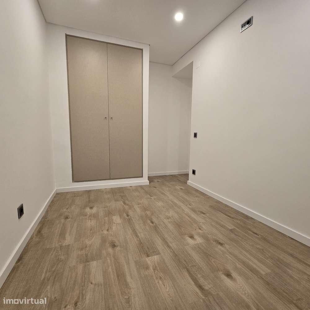 T3 MONTALVÃO Remodelado c/varanda-9