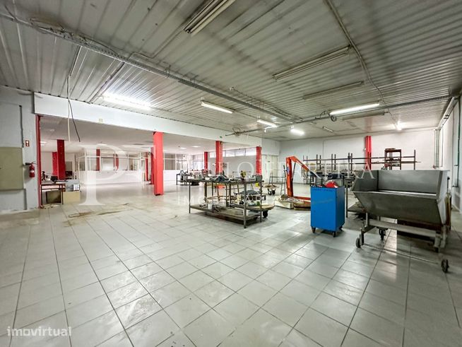 Armazém próximo do centro de Famalicão-8