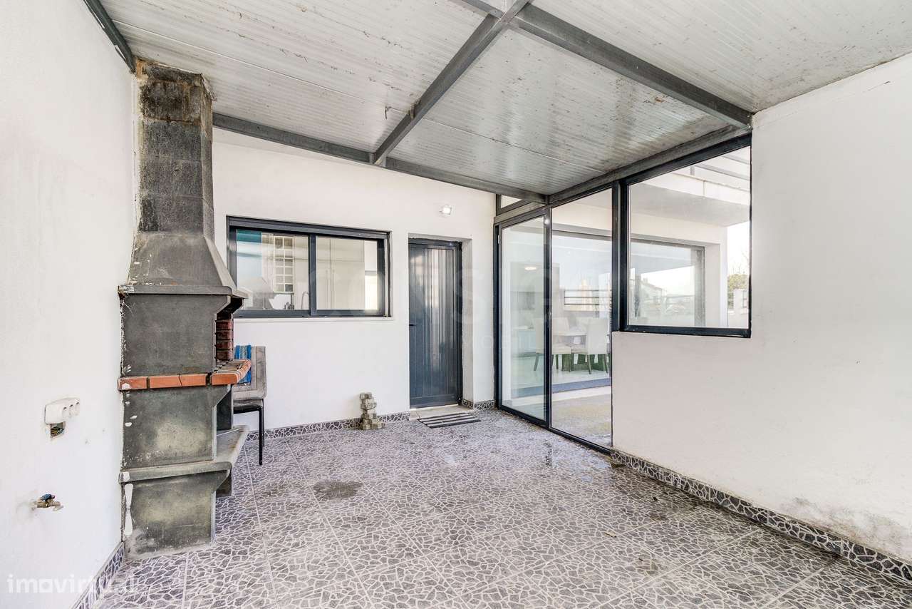 Moradia com 170 m², jardim, zona de barbecue e estacionamento para dua-8