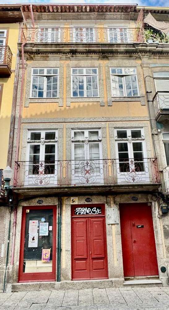 PRÉDIO NO CENTRO DA CIDADE GUIMARÃES - Grande imagem: 5/25