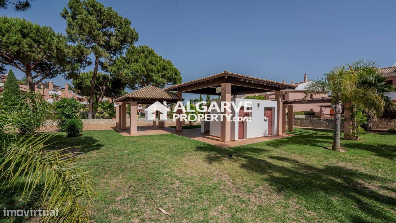Moradia V4 junto ao Campo de Golfe da Vila Sol, Algarve-7