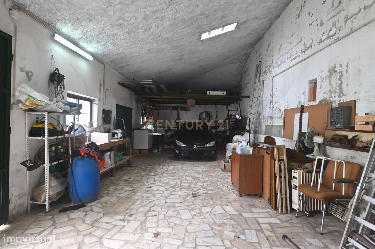 Oportunidade Única em Carnaxide | Terreno + Moradia com Elevado Potenc-36