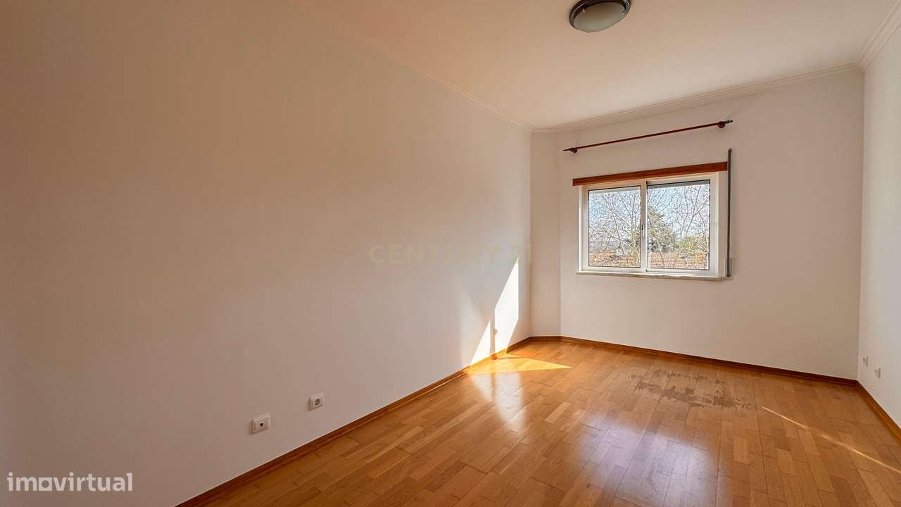 Excelente T4 no Montijo com Garagem e Arrecadação.-20