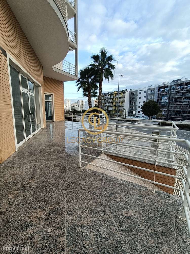 Oportunidade de loja à venda na Rua Professora Maria José Correia,...-7