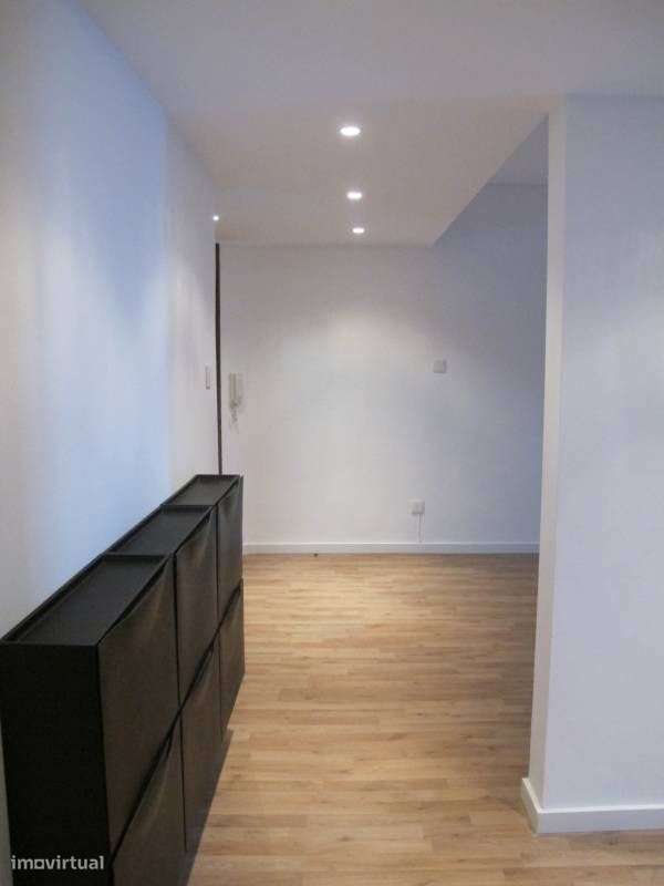 T2 a 50m metro Sr. Roubado - Grande imagem: 4/19