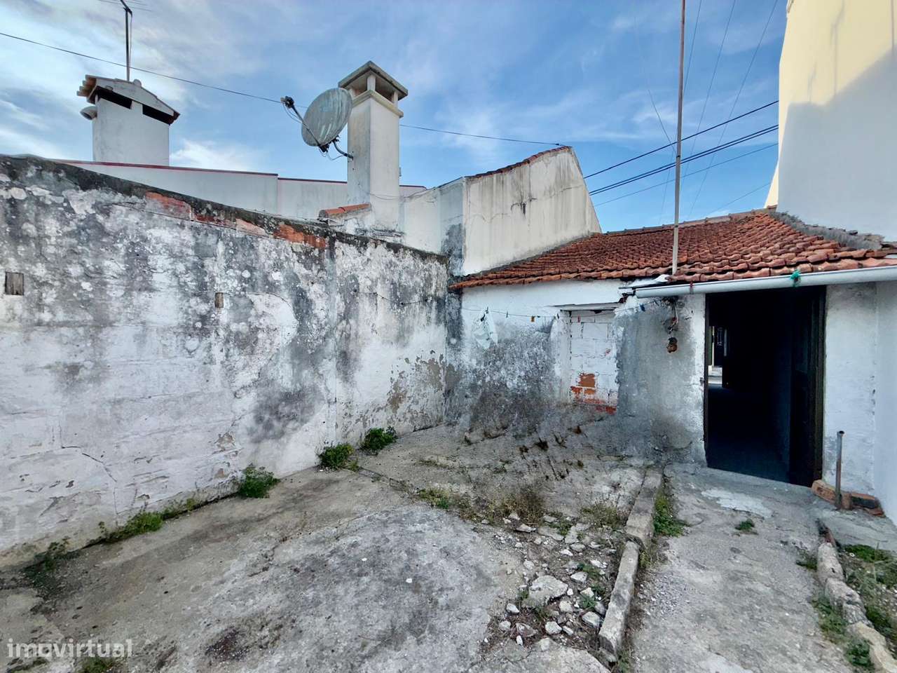 Casa antiga T2 p/ restauro no Centro de Ovar-11