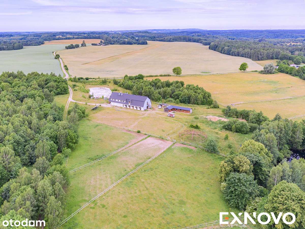 Siedlisko ze stajnią na 4-ha działce na Kaszubach.-0
