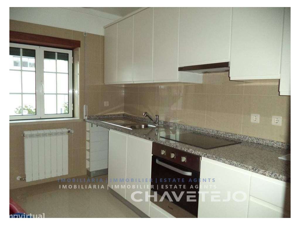 Duplex com 2 garagens e pátio com churrasqueira a 5 minutos da cidade. - Grande imagem: 2/20